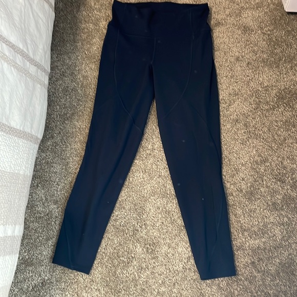Lulu lemon, size 8, EUC, Capri, navy colour - Picture 1 of 3